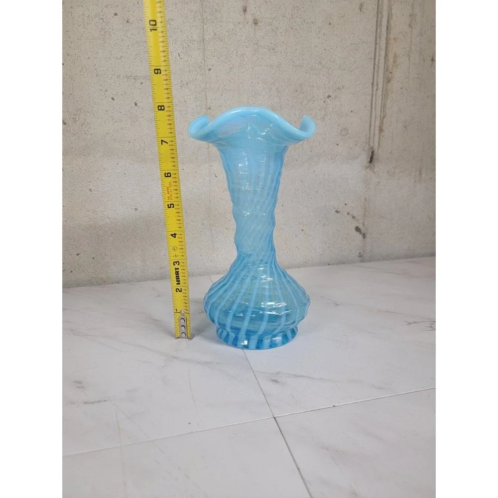 Vtg Fenton Blue Opalescent Spiral Optic Vase with Tri Corner Crimp‎ 7.5 Swirl